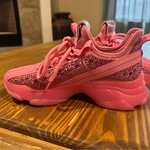 Steve Madden Maxima Sneakers - Picture 1 of 4